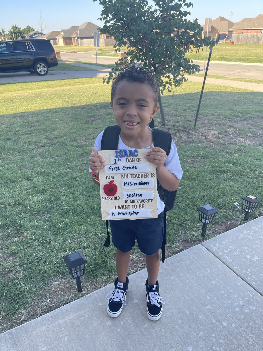 carolraerae's tweet photo. #FirstDayOfFirstGrade #ProudGiGi #LoveSoMuch https://t.co/uUmIljKXqk