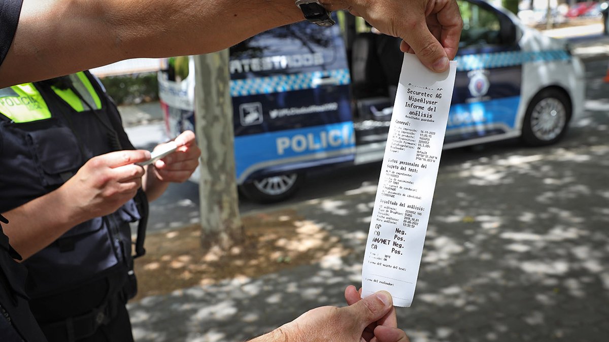 Lanzadigital's tweet photo. #AlcoholDrogas @PLCiudadReal092
Pillan a un conductor sin permiso, bebido y positivo en varias drogas en Ciudad Real https://t.co/kyLNSKK9xY https://t.co/38Pnr1c4fZ