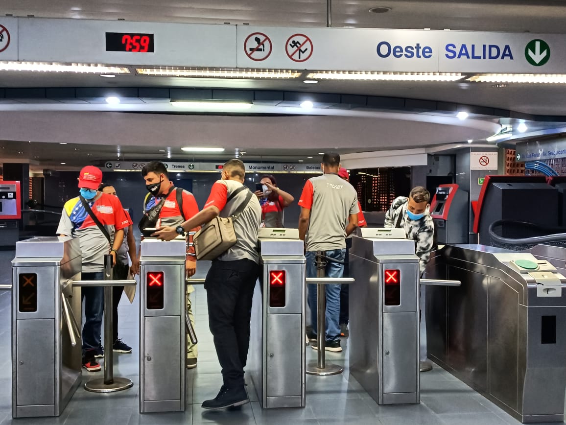 T_TicketVzla's tweet photo. Esta semana, nuestros equipos técnicos de #T_Ticket estuvieron desplegados en todas las áreas de las estaciones del @CAMETROVALENCIA para garantizar la continuidad operativa del sistema. 
#VenezuelaEnDesarrollo #RenovacionProfunda
Con esfuerzo propio! https://t.co/FG7a03gMbp