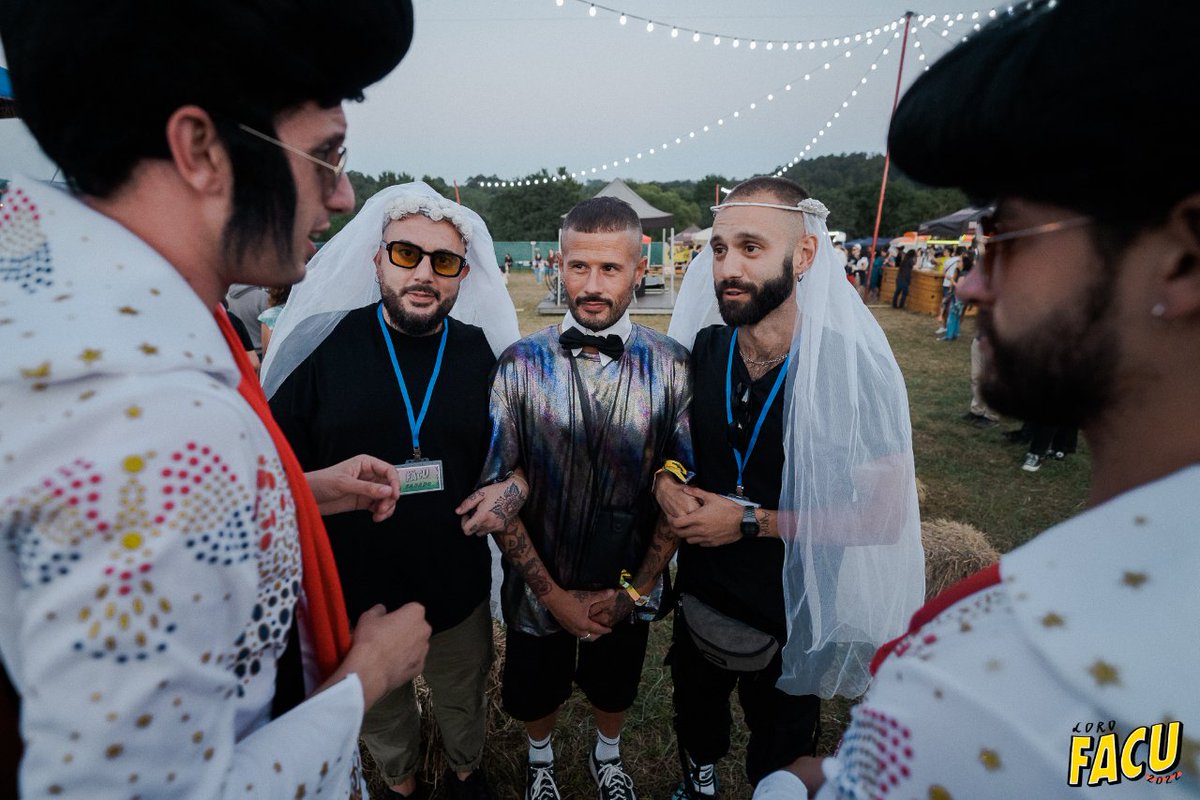 loro_facu's tweet photo. Como van esos matrimonios festivaleiros? 💍 Actualizádenos! Queremos saber se o voso amor superou a volta á realidade. https://t.co/MfLRmtkUCc