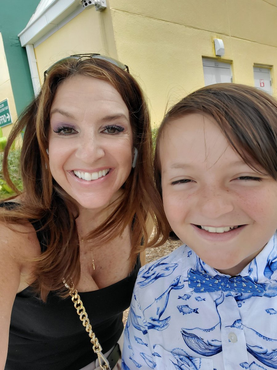 lealeanna's tweet photo. "Meet the Teacher" Day on Monday. Kent Perry (who ran with my guess that he is an incognito superhero๐ฆธโโ๏ธ) is gonna save the day with his acclaimed class takeaway: inspiring students to be life-long readers!!๐ช๐๐ #GGTigers #MrPerry๐๐ https://t.co/UCZyrkIC6A