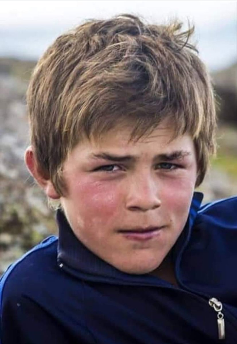 Sadece isimleri Değişir ;
Eren olur ;
Fethi olur ;
Ömer olur ;
Halis olur …
Biz sizi  yüreğimize kazıdık 

Vatan size minnettar kardeşim...
#iyikivarsınEren