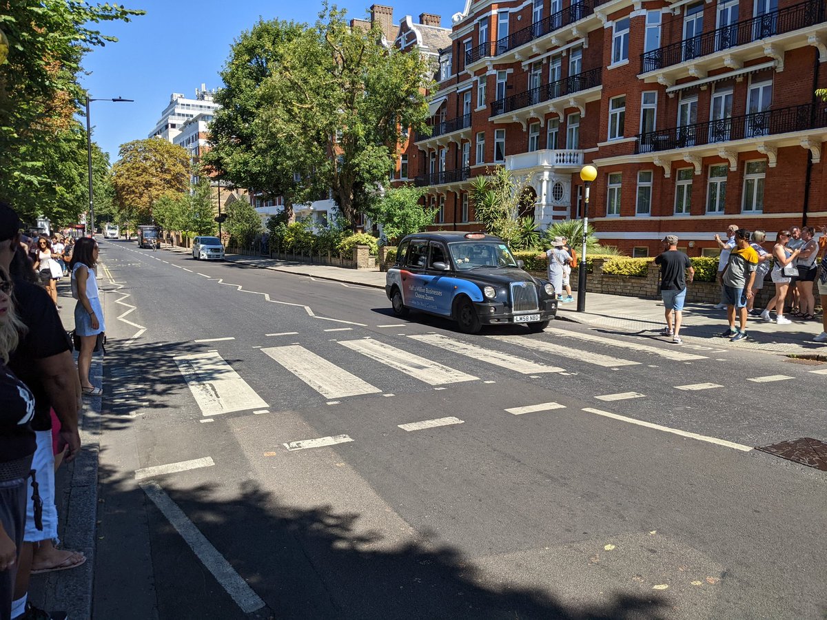 _Mr_Moss_'s tweet photo. #RKCKT #LondonMeetUp : Abbey Road, the famous Beatles zebra crossing and... the hallowed Studios and the gift shop for the known red mug ! https://t.co/etbkgjwXoD