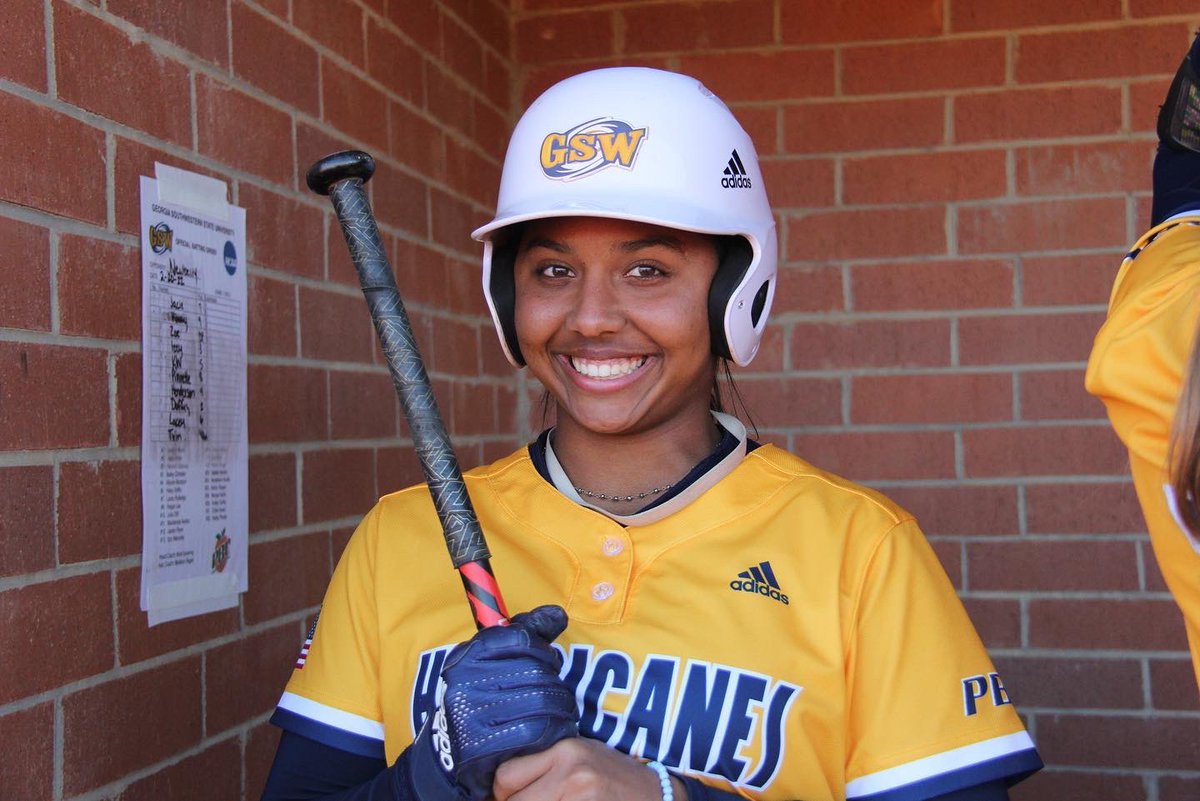 _GSWSoftball's tweet photo. #GoldForce Thursday 📸🤩 https://t.co/euUFoCaVrB