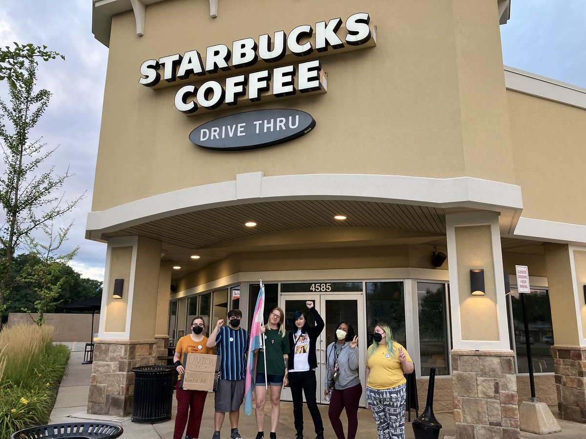 📢 ATTENTION ANN ARBOR, MI 📢 come support these striking Glencoe Crossing Starbucks workers today!! They’ve been at it since 4am, and will be holding down the line until 9pm~ 
📍4585 Washentaw, Ann Arbor, MI