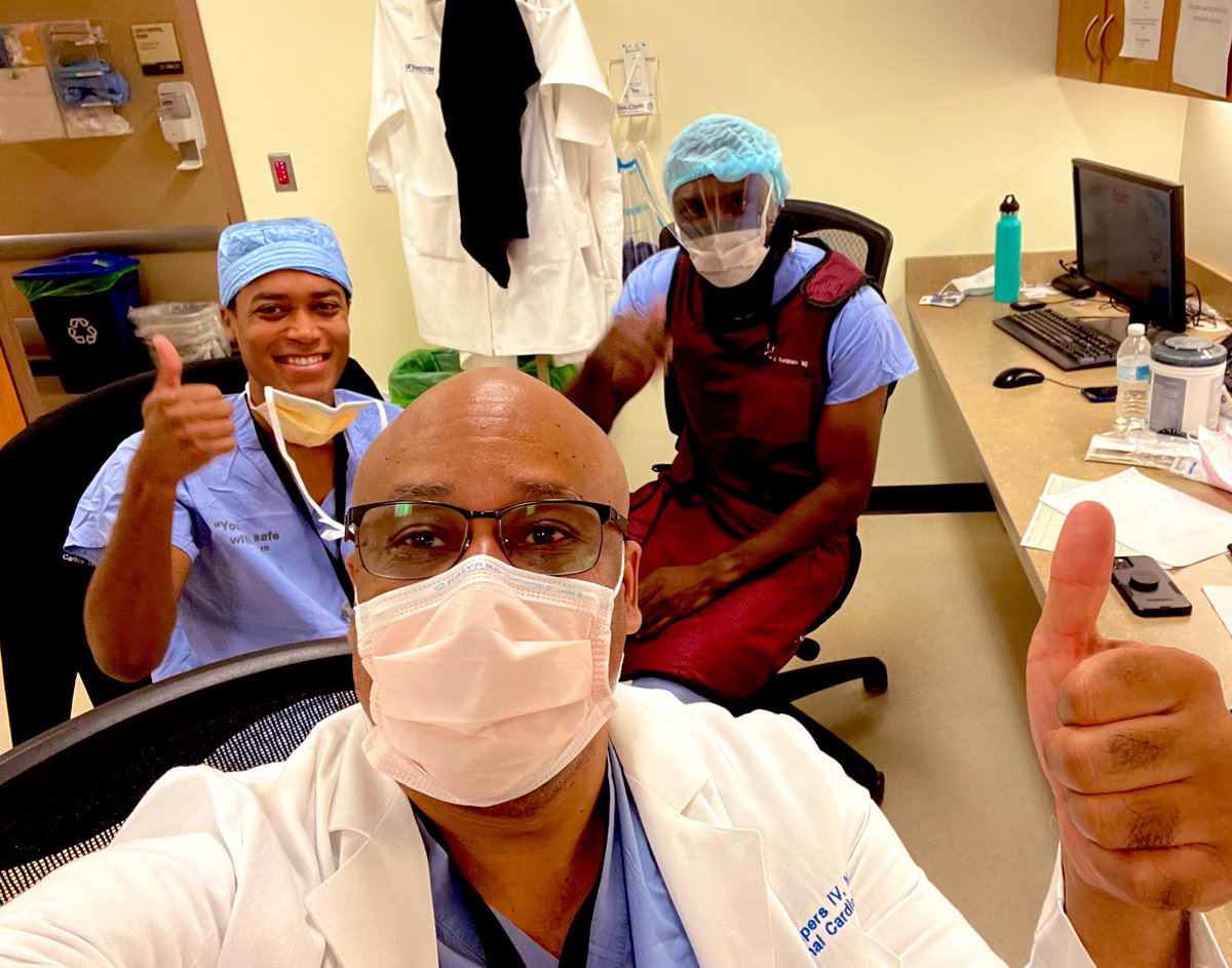 With only 2.7% of cardiologists being Black/African American, it’s a privilege to be training not 1 but 2 Black men in the cath lab @Parkland @utswheart. Carlos (L) and Franck (R) are keeping me in my toes this morning! @SCAI @ACCinTouch @ABCardio1 @UTSW_IMdei #BlackMenInMedicine