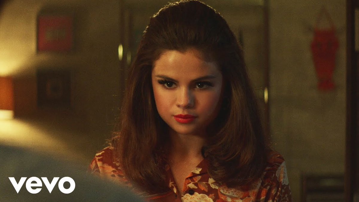 selsbossanova's tweet photo. pov: you’re listening to selena gomez in 2017 https://t.co/eQFvUPbAjg