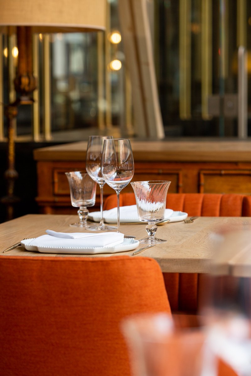 If the heat is getting just a little bit too much, get to Arros QD. Our air-con will help you to stay cool, and our icey drinks will take the edge off the heat. The coolest place in Fitzrovia. Literally.