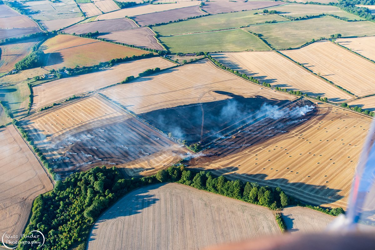 RussPinder's tweet photo. @JeremyClarkson This wasn't far from you yesterday - Crop fire near #Rodmarton #Cherington yesterday #Fire #Cropfire #Heatwave #Cotswolds #Kemble #HazletonManorFarm 
@Glosfire https://t.co/ygFgqROro5