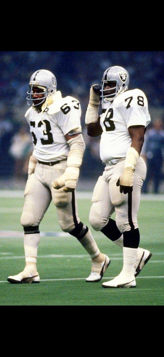 ZombieRaider707's tweet image. #ThrowbackThursday The best Guard and Tackle tandem in NFL history. Hall Of Fame 1987 #GeneUpshaw Hall Of Fame 1989 #ArtShell  #RaiderNation