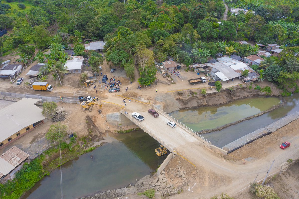 soysusanag's tweet photo. Familia, las obras #VanPorqueVan, por ustedes, por sus familias y su bienestar. 💪🏻

#LasObrasVanPorqueVan https://t.co/ZqZYh9kuuq