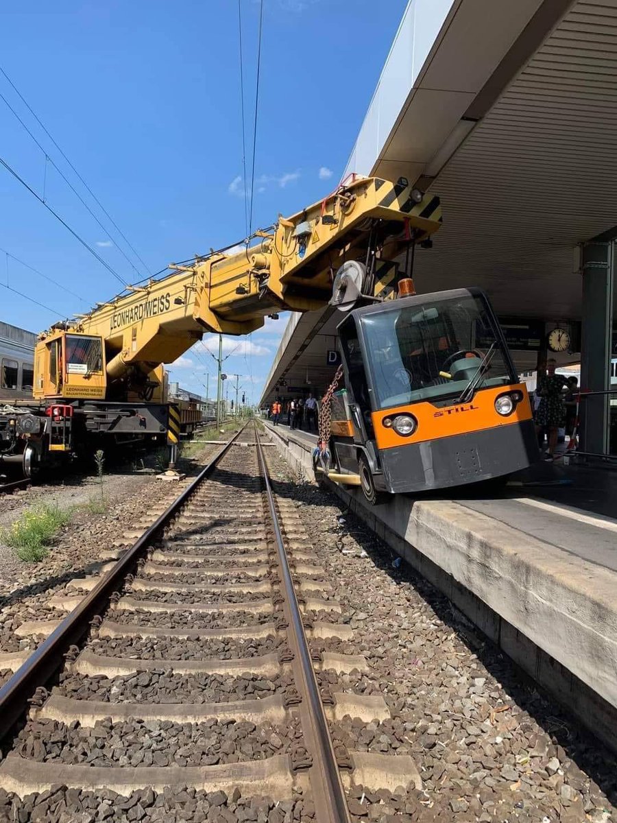 „Aufgrund von umgekippte Getränke am Gleis 7 verzögert sich unsere Weiterfahrt um wenige Minuten…“