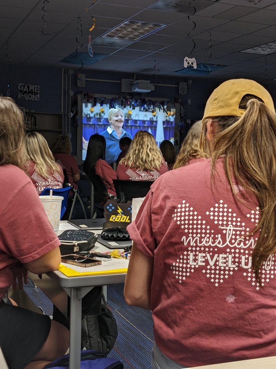 MrsBall_ALT's tweet photo. Love the convocation theme!! Be curious, not judgemental. #RISDBelieves https://t.co/QQZF9Mu4Aa
