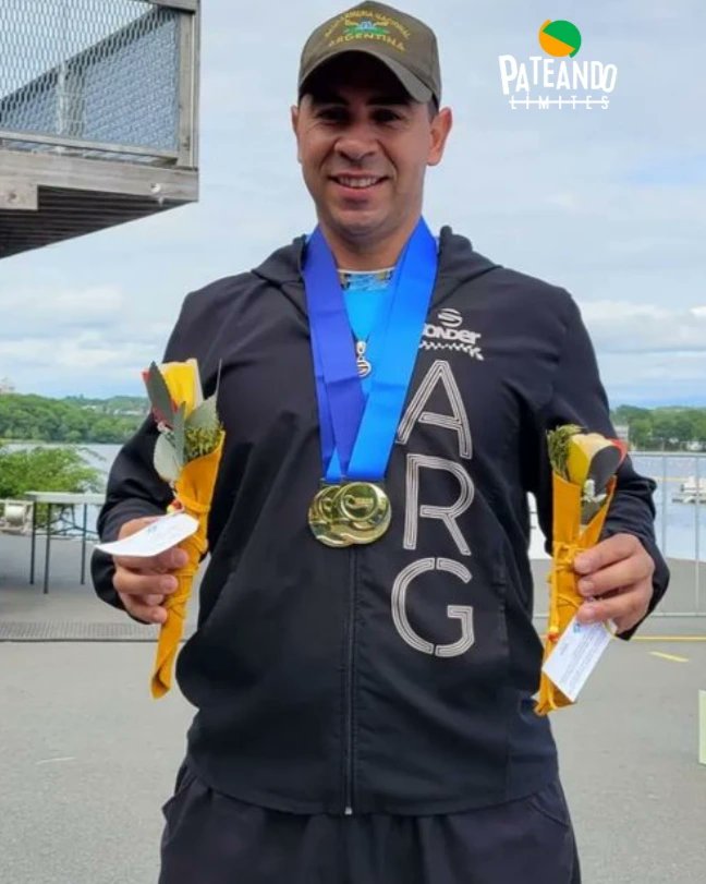 PateandoLimites's tweet photo. #ParaCanotaje
ARIEL ATAMAÑUK 🇦🇷CAMPEÓN PANAMERICANO🥇🥇
Ariel Atamañuk, luego de haber finalizado en 6to lugar en el Mundial de ParaCanotaje en  #Halifax, Canadá, se coronó este Miércoles #Campeón Panamericano en dicho país.
Más➡️https://t.co/zjHXBBSrWw https://t.co/S7aRQ9EHxC