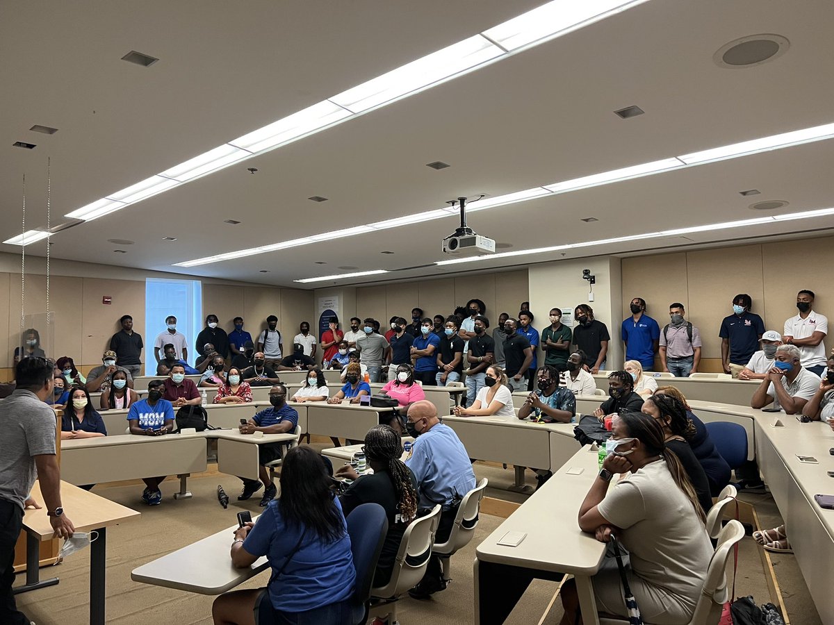 FINALLY!!! The BLEU Devils have arrived to campus. 

✅ Move-In
✅ Parent/ Player Meet &amp; Greet  
✅ Day 1

It’s the start of Our Historical season. #GEAUXBLEU <a href="/du1869/">Dillard University</a> <a href="/GeauxDU/">Dillard Athletics</a>