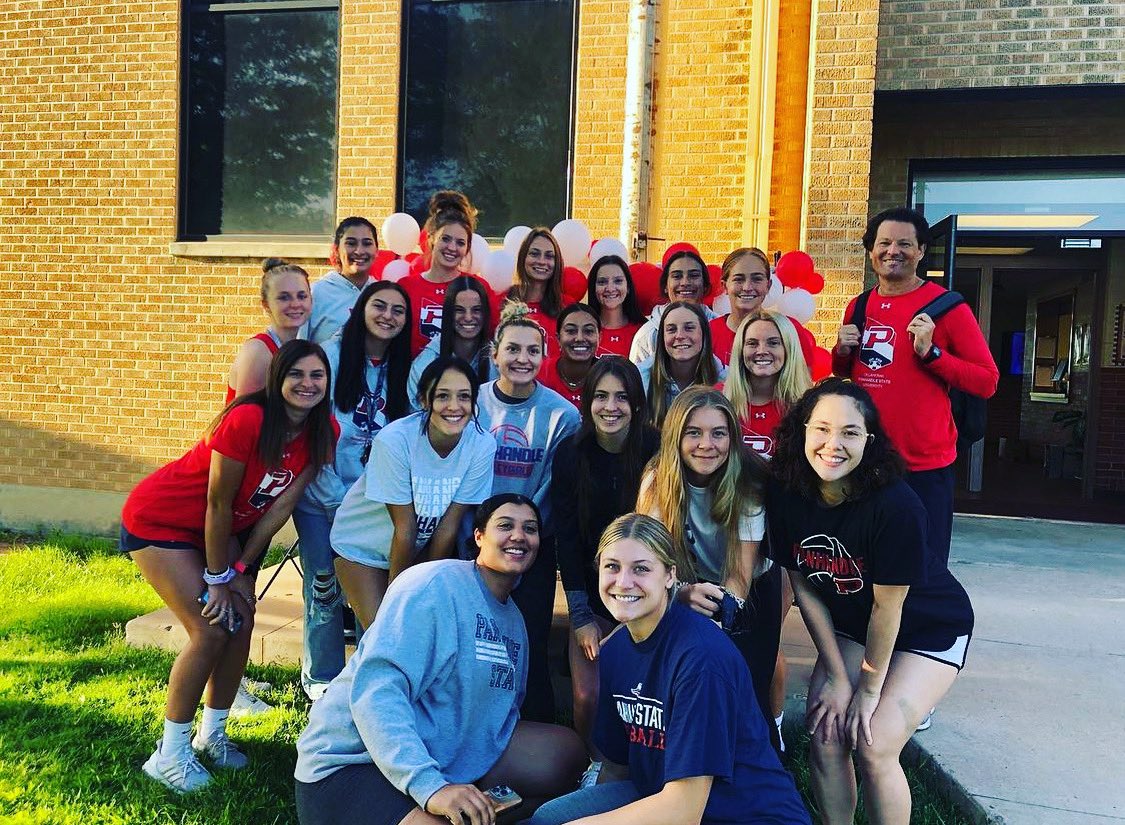 OPSU_Volleyball's tweet photo. Back to school for Texahoma Elementary. We enjoyed cheering them on this morning. #panhandleproud #volleyball #panhandlestate https://t.co/CL6jgJORUQ