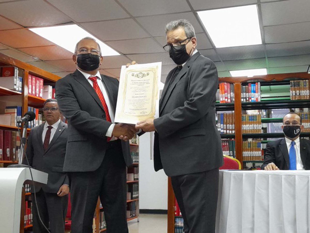 semanario7's tweet image. Entregan credenciales a nuevas autoridades electas en la Facultad de Comunicación Social de la UP.👇
launiversidad.up.ac.pa/node/2763
#UPsemanario #FACOS #Credenciales #NuevasAutoridades