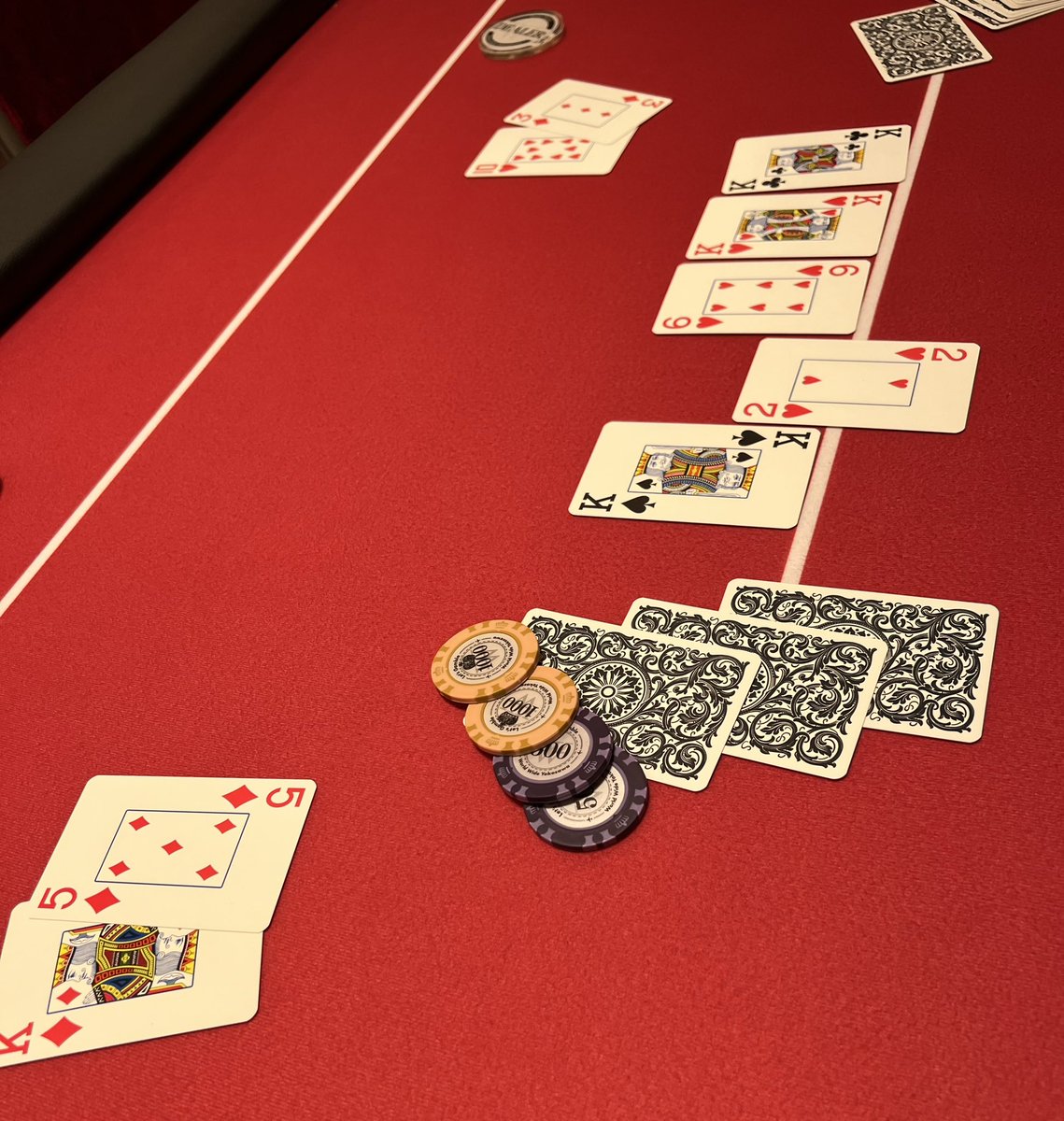 ao___39's tweet photo. #世界のヨコサワに勝ったら1000万円 

DAY1B 初トーナメント
Kフォーカードが来てくれました🃏
AAも来てくれた

ドキドキでいい思い出です☺️
企画に当たってポーカー勉強し始めたけど楽しかった！！
お祭りに参加できていい夏でした🌻
@MasatoYokosawa https://t.co/EA12eQ5KR0