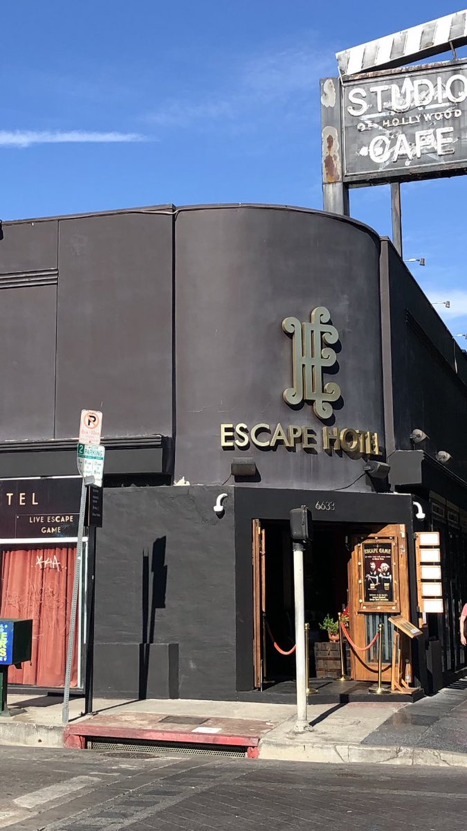 Krimimaster's tweet photo. Das wäre doch eigentlich mein Hotel für LA gewesen! 🙈 #escapehotel https://t.co/vMJuED3qOw