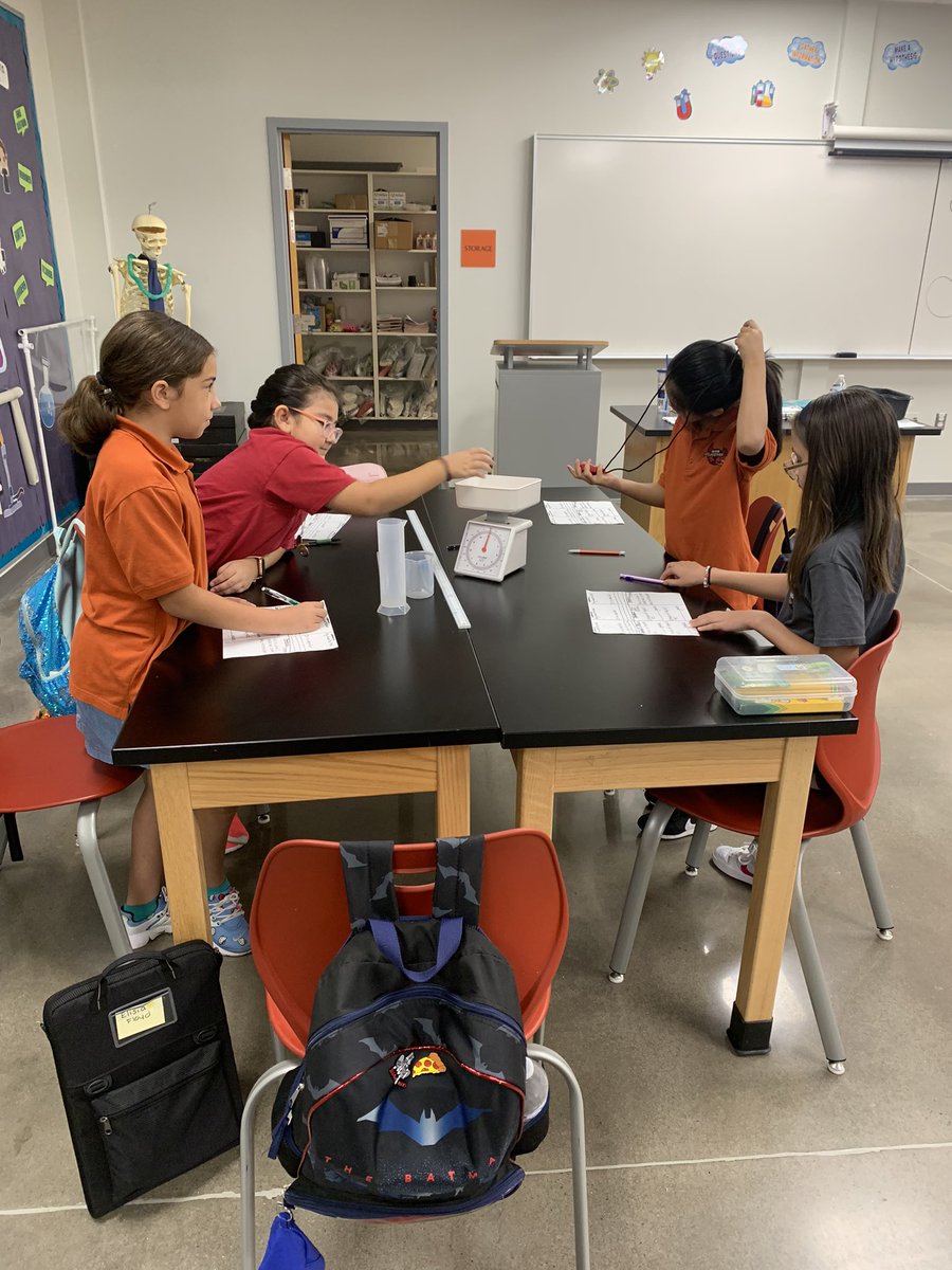 HessFrizzle's tweet photo. Reyes Elementary 5th Graders exploring Science Tools in the Stem Lab https://t.co/terQR0rw78
