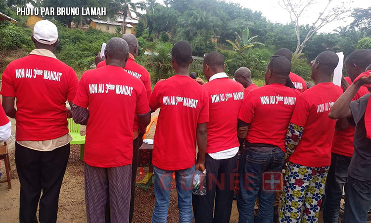 Lundi soir, le gouvernement de transition a annoncé la dissolution de cette coalition de partis, de syndicats et d’organisations de la société civile, l’accusant d’avoir recours à des actions violentes lors ces manifestations contre la junte.  #Guinee

guineeplus.net/guinee-actuali…