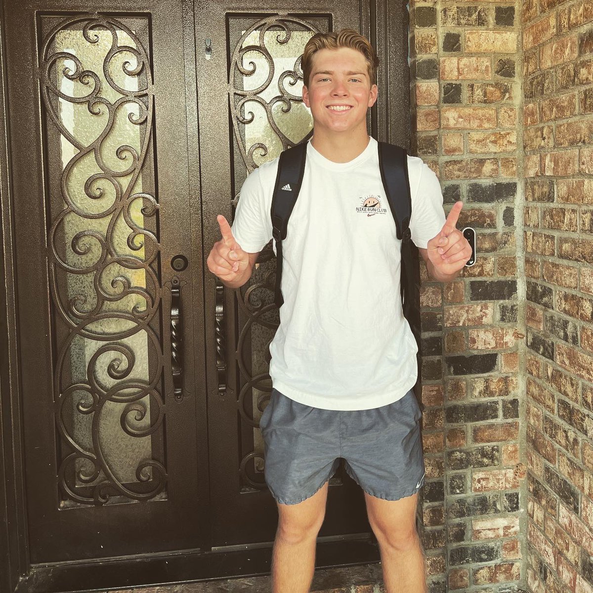 StellKristal's tweet photo. 1st day of your Junior year at @BigRedBronchos. I hope you have the best year @StellTate ❤️🧲 https://t.co/eoJ5BWDAEb