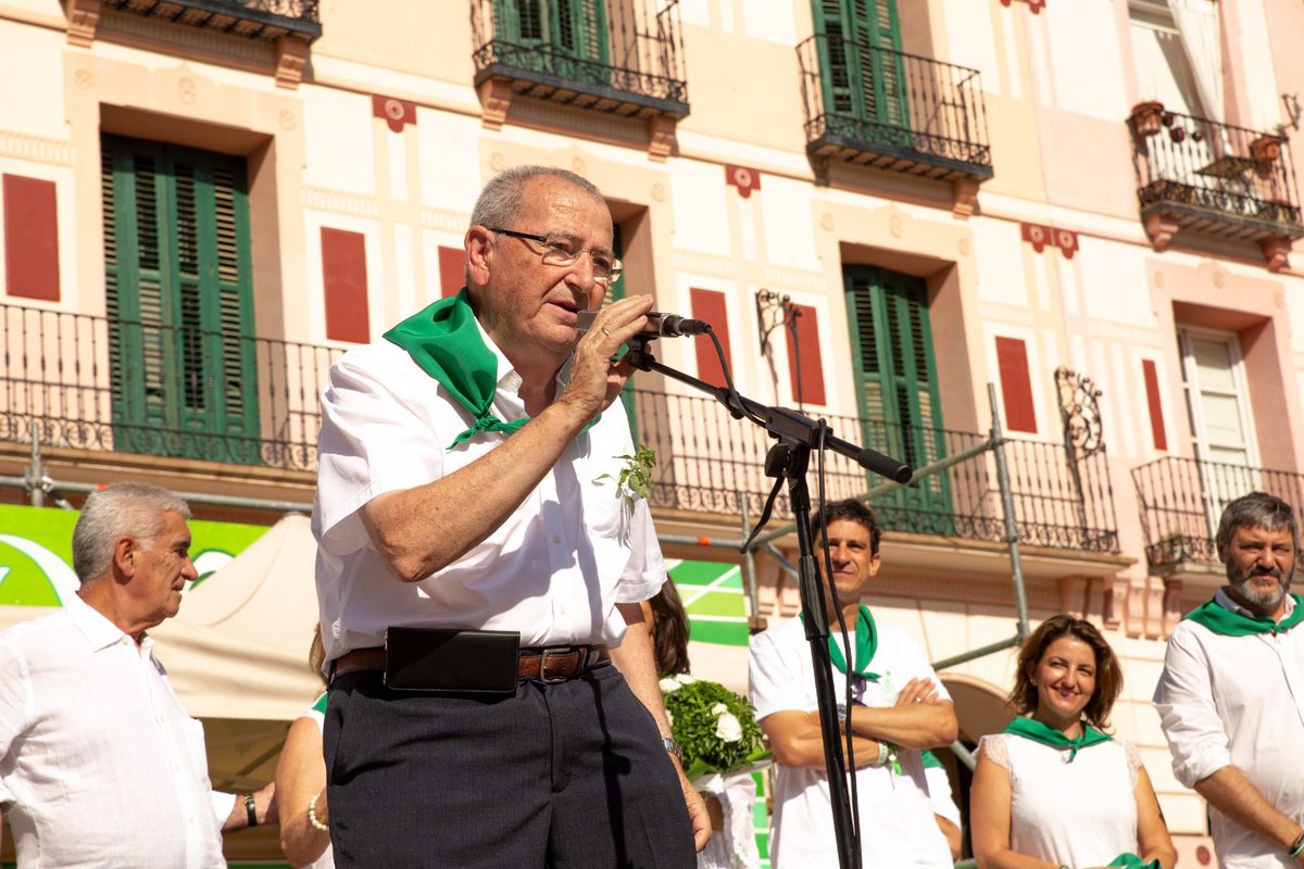 comerciohuesca's tweet photo. Hoy hemos vivido una mañana entrañable durante la #FiestadelComercio 💚

Poder compartir con todos vosotros un día tan especial, muestra el apoyo de los oscenses a #ComerciodeHuesca. Gracias a todos!!

#ComercioHuesca #SanLorenzo2022 https://t.co/a50G4PuKsj