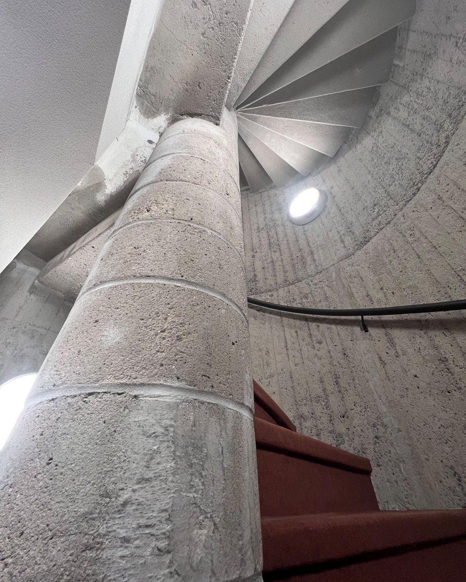 acnestudios's tweet photo. Spiralling. Between floors at Floragatan 13, #AcneStudios’ Stockholm headquarters, housed in the city’s former Czechoslovakian embassy. 
#InsideFloragatan https://t.co/4AXbiK23ht