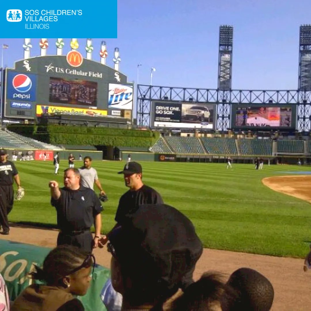 onefamillinois's tweet photo. For today’s #ThrowbackThursday we look back at our #youthincare visit to the White Sox stadium with the legendary Konerko ⚾️💙 #FosterCare #Summer #WhiteSox #Konerko #MLB #FosterYouth https://t.co/6k1dPKSSFJ