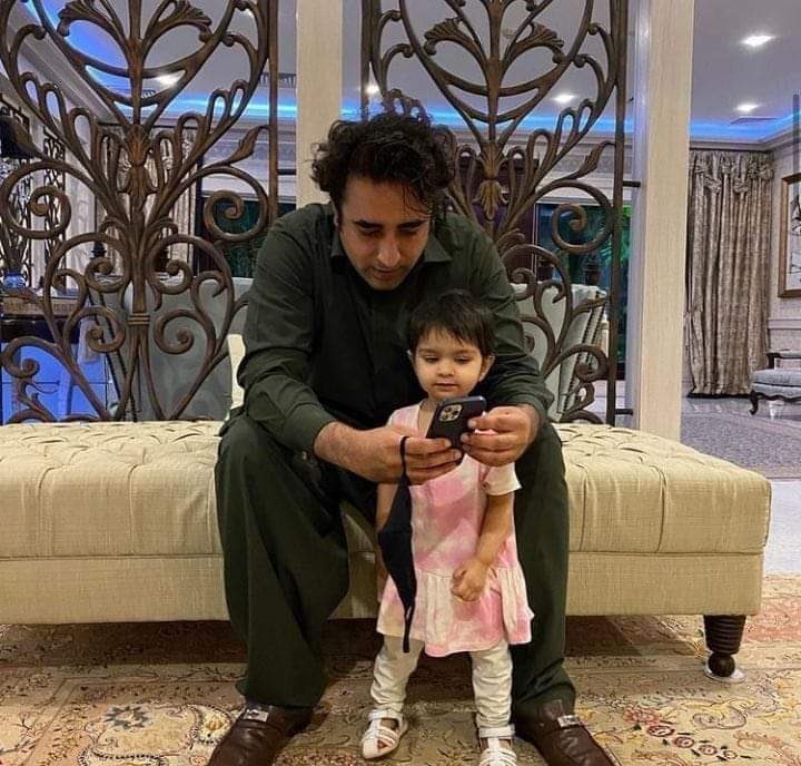 ImranRiazKhan's tweet image. آج کے 2 تصاویر 👍🏻