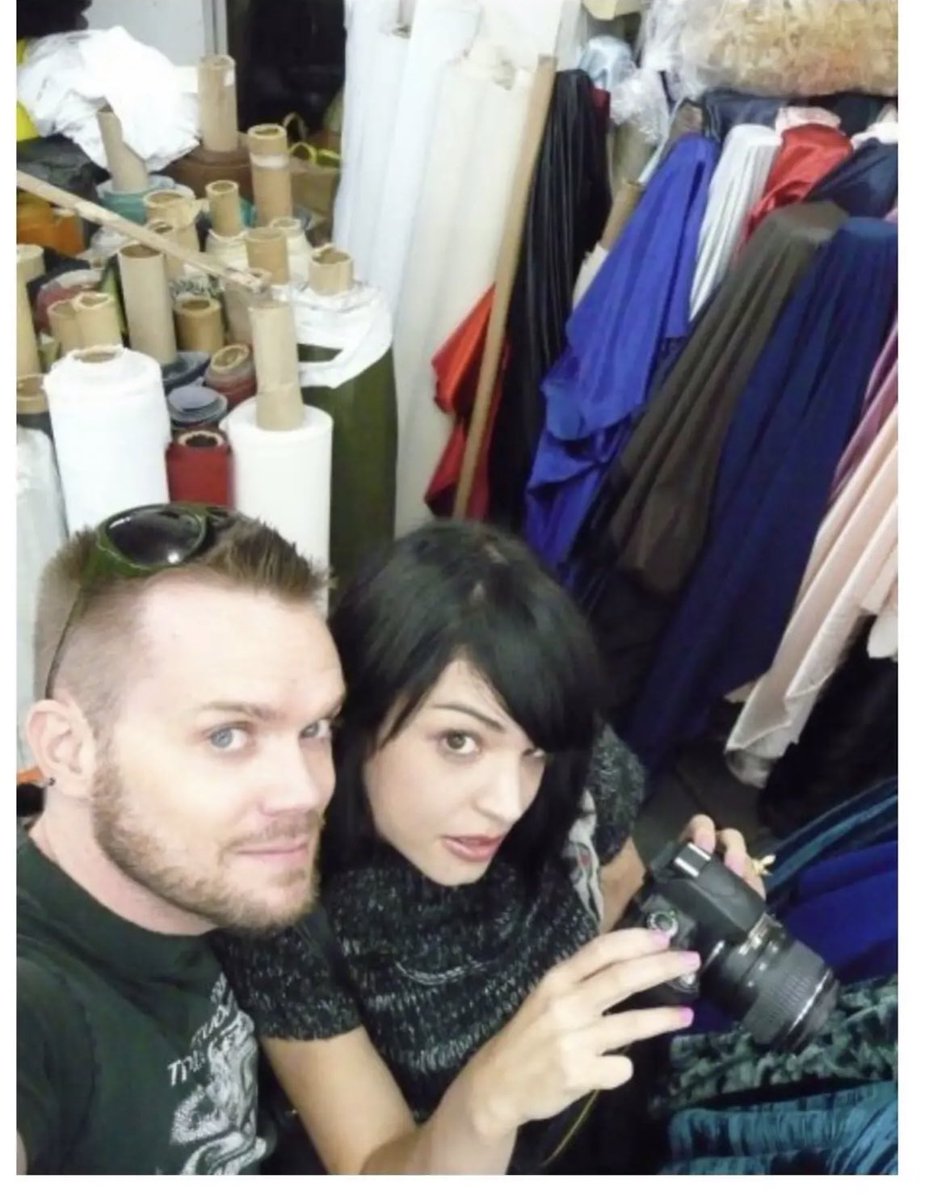 Jessicka's tweet photo. @deadnparanoid @vaGina934 No problem & thanks! Transparency! I also did a fashion photo shoot 2008? for my friend #jaredgold in black paint but it was styled as a live #silloutte. I can’t find the actual photo but it’s from this shoot! It was like this in black paint and a black fancy hat. 🖤 https://t.co/xD7fYuQa9R