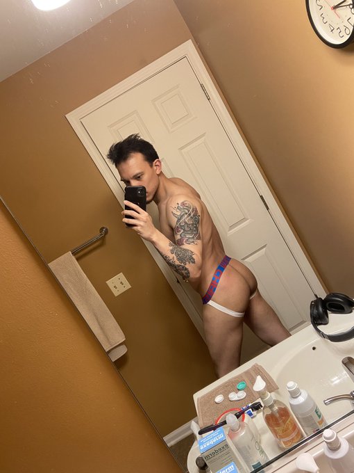 2 pic. More on my OF #nsfwtwt #uncensored #SugarBabyTwitter #sexting #nsfw https://t.co/DPiLJ37rHr