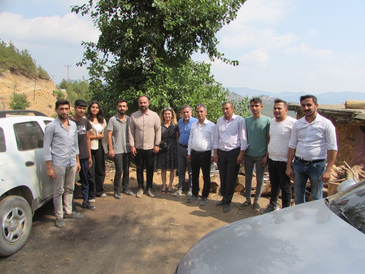 AvYusufbilgili's tweet photo. 📍Ergenuşağı

Milletvekilimiz Sn. @ahmetzenbilci 
İlçe Koordinatörümüz @islambunul  teşkilatımız ile Ergenuşağı mahallesinde vatandaşlarımızla biraraya gelerek Cumhurbaşkanımız Sayın @RTErdogan selamlarını ilettik. https://t.co/aQ9ahSnL4t