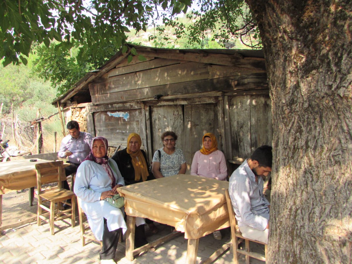AvYusufbilgili's tweet photo. 📍Ergenuşağı

Milletvekilimiz Sn. @ahmetzenbilci 
İlçe Koordinatörümüz @islambunul  teşkilatımız ile Ergenuşağı mahallesinde vatandaşlarımızla biraraya gelerek Cumhurbaşkanımız Sayın @RTErdogan selamlarını ilettik. https://t.co/aQ9ahSnL4t