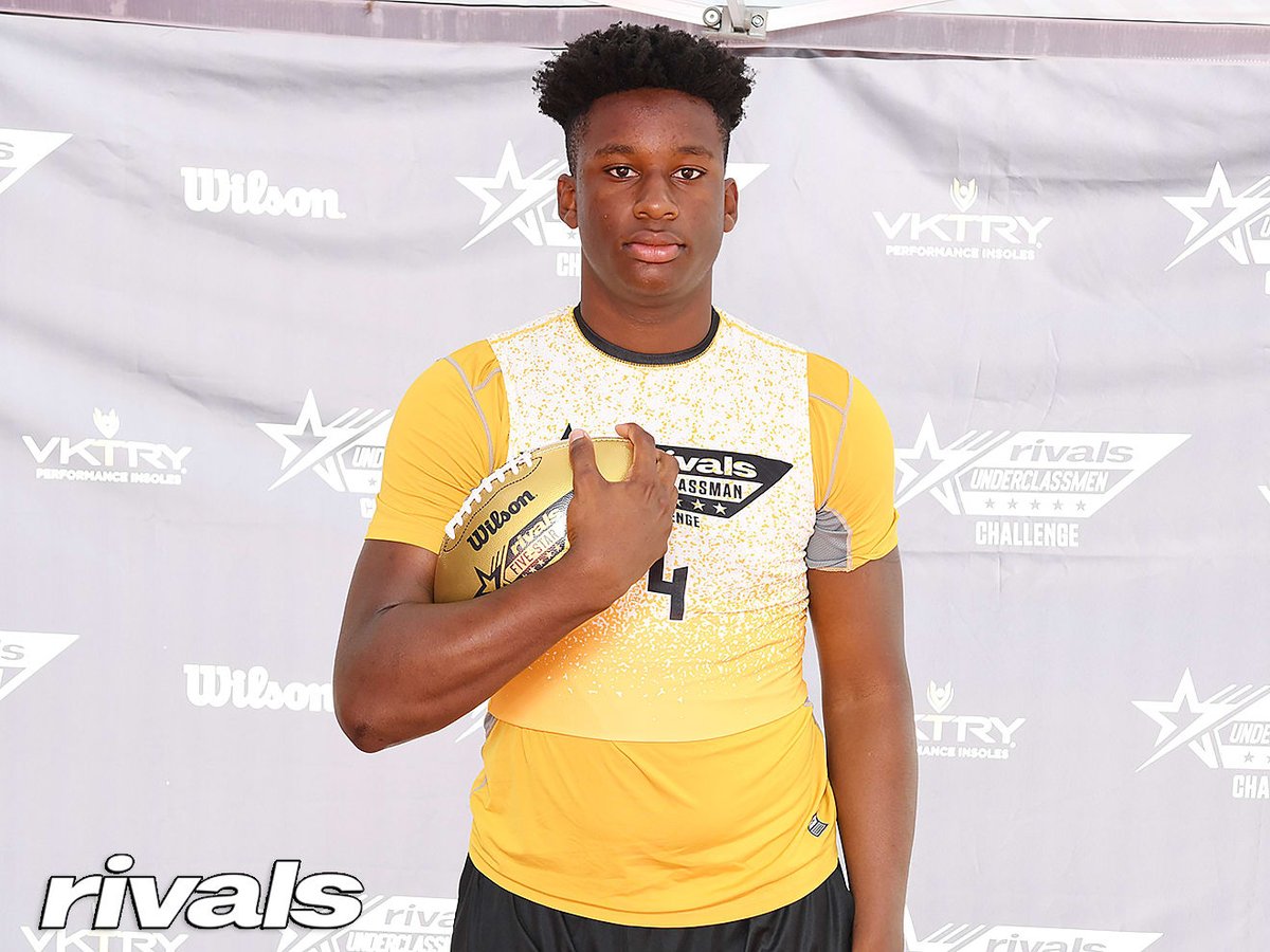 Georgia, Florida, Florida State, Oklahoma, Arkansas, and Penn State twice - it's been a busy summer for rising 2024 QB @KJ_Jackson_25 who details his trips, progression, and fall visit plans n.rivals.com/news/three-sta…