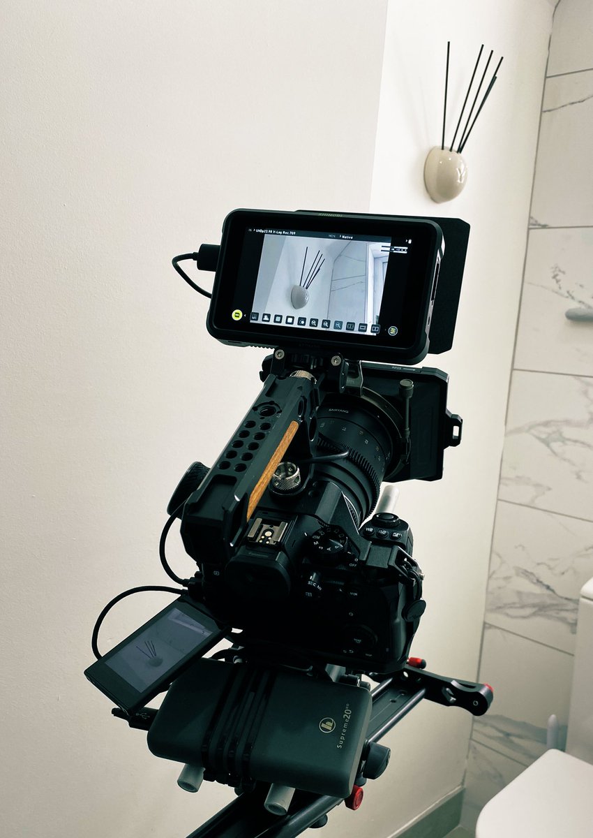 JakeHMedia's tweet photo. Is BTS Thursday a thing ? Either way have a BTS shot 

          #behindthescenes #camerarig #lumixs5 https://t.co/epD0gpoYXg