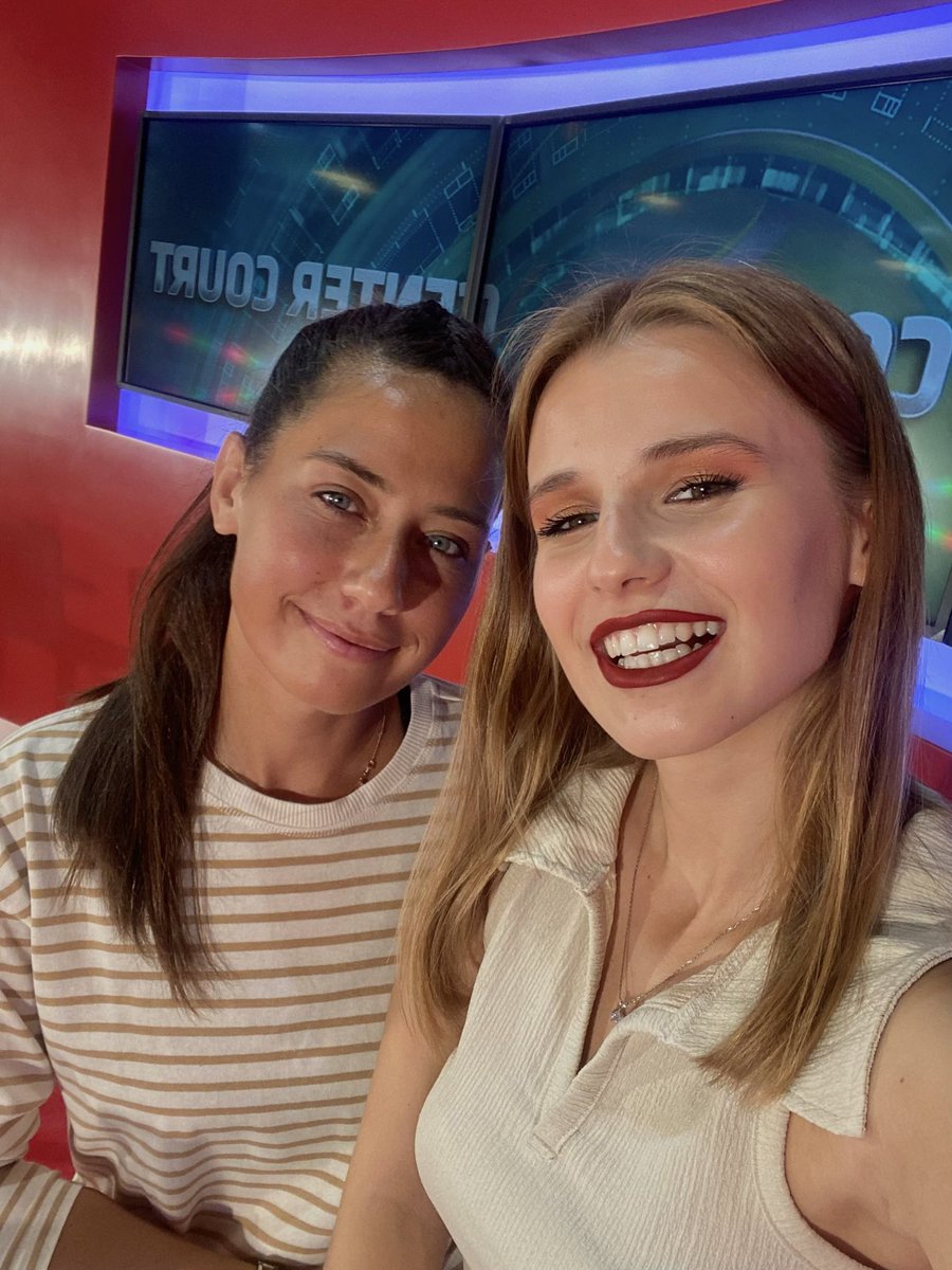 esrcay's tweet photo. Center Court’ta bu akşam kim var bakınn @CEMREANIL_ 🤩

19.00 sportstv 🎾🎙 https://t.co/OlLumCQsEF