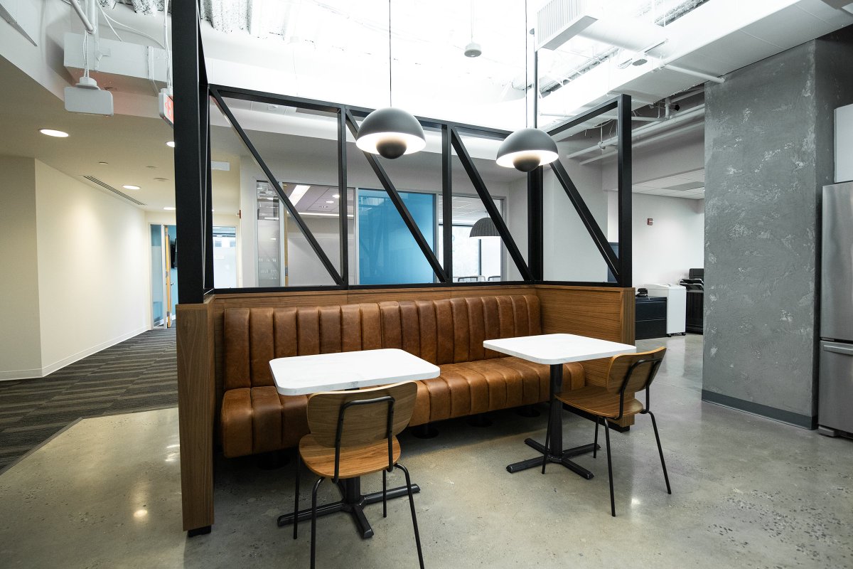 AriumAE's tweet image. #AriumAE partnered with Digney York Associates and Elkay Interior Systems to renovate a 13,000 SF office space in Vienna, VA. Project included a dramatic lobby experience, an ample break area, showcase millwork/furnishings &amp;amp; displays. #Architects #Engineers #interiordesigners