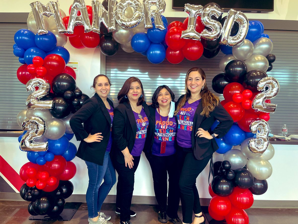 HazelCmtz's tweet photo. Multilingual team & Advanced Academics representing @ManorISD convocation 2022-2023! ¡Qué comience la fiesta! #MultilingualManor https://t.co/z8kFnGirJ8
