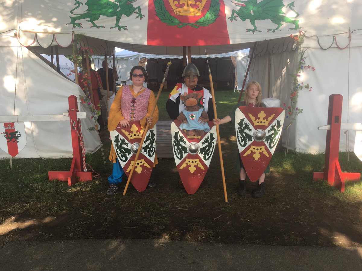 D_Stark's tweet photo. The next generation guarding the @SCAMidrealm gate at @Pennsic  (with a special guest appearance from “The Majestic Moose” from @Northshield_SCA)

#MySCA #Pennsic49 #Pennsic2022 #Pennsic https://t.co/6yIS7jngkd