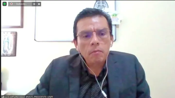 antonio_rsa1's tweet photo. PADRES DE FAMILIA CALIFICAN COMO 'UN DESASTRE' EL PASO DE LA HOY CANDIDATA MORENISTA DELFINA GÓMEZ EN LA @SEP_mx: PREMIAN ASÍ CORRUPCIÓN E INEFICIENCIA               
En conferencia virtual, pidieron decidir bien en quién van a depositar el futuro de niños y jóvenes. @UnpfY https://t.co/Omh5TaLYk1
