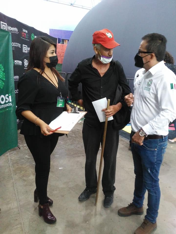 IEEASLP_slp's tweet photo. 🙌Por indicaciones de nuestro Director General Prof. José Luis Castro Castillo continuamos con la promoción y difusión de los servicios educativos en el módulo de la #FENAPO2022 con el apoyo del equipo de trabajo de la #Coordinación01 a cargo del Lic. Marco Antonio Godinez. #IEEA https://t.co/LRt9AzUEE5