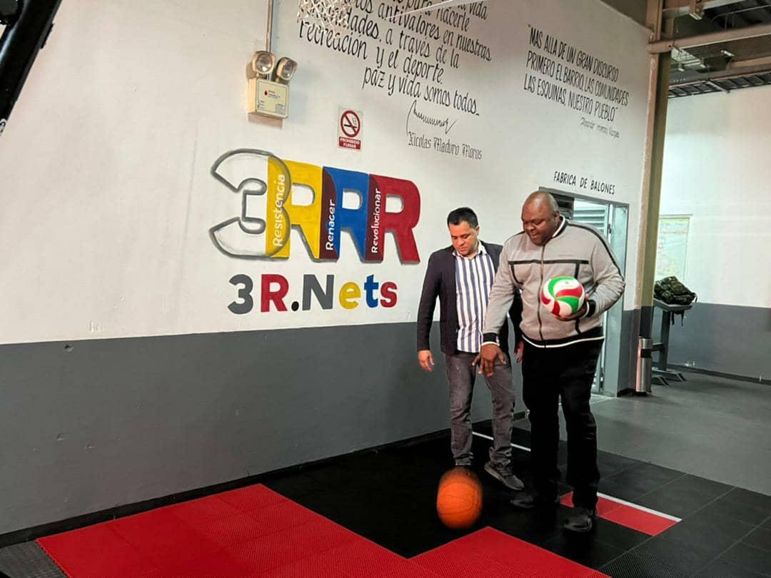 Recibimos al Presidente de <a href="/BancoexVE/">Banco de Comercio Exterior</a> Guillermo Lara en nuestro Conglomerado Industrial y Deportivo por la Paz y la Vida, en el marco de una alianza estratégica que estamos construyendo para proyectar la oferta exportable de la línea de producción  #VenezuelaEsDesarrollo