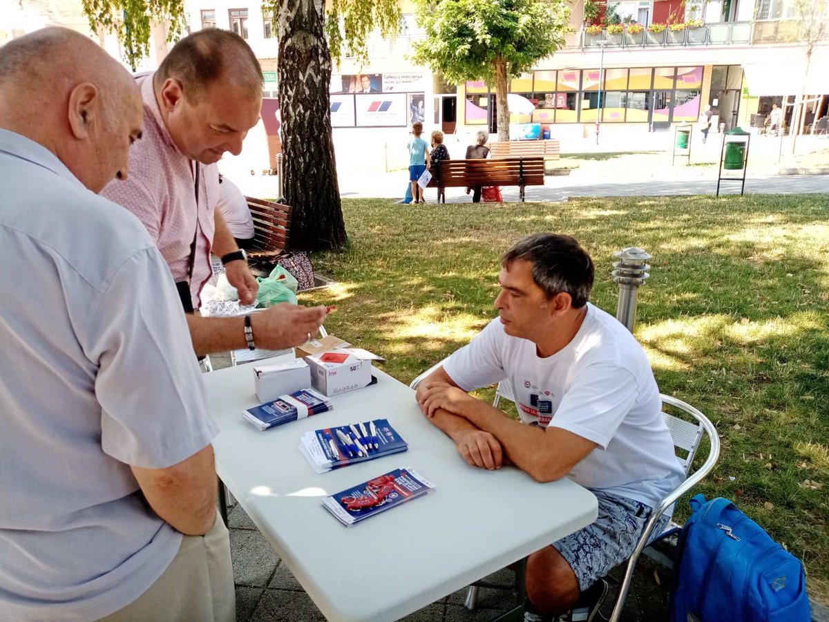 PokretM's tweet photo. Danas je u organizaciji DZ. Ražnj održan bazar zdravlja u okviru koga smo informisali građane o sistemu rada hitnih službi i potrebi za donošenjem zakona o hitnoj pomoći.
⚠️HITNO(J) POTREBAN ZAKON⚠️
#SignACT #AKTivniGradjani #ActProjekat
#EuZaTebe https://t.co/teqczpDEv8