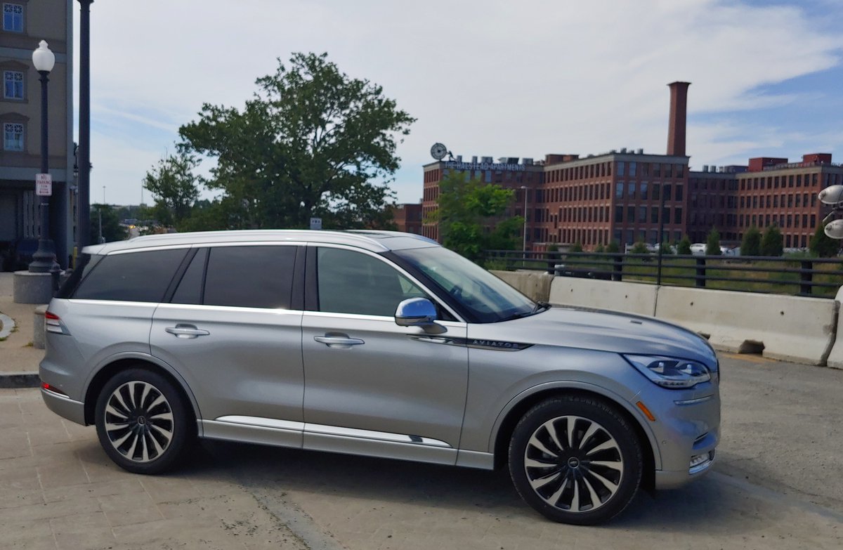 PaulZang's tweet photo. @tedryan64 Lincoln Aviator in Providence, RI. Buildings in background first opened in 1872 by Brown &amp; Sharpe, where Henry Leland became one of the foremost machinists of his time. https://t.co/TIouZJoldh