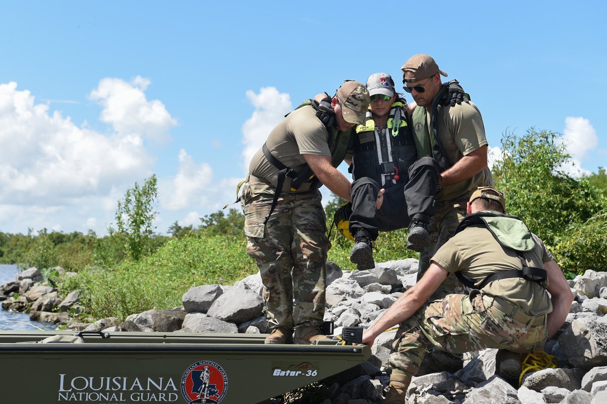 USNationalGuard's tweet photo. Photos of the Day: @LANationalGuard Airmen, from the 159th Fighter Wing, prepared for peak hurricane season by conducting search and rescue water training and safe boat maneuvers last weekend.  

📷: https://t.co/hLIsFHLXrv https://t.co/yh9fpIwSWk