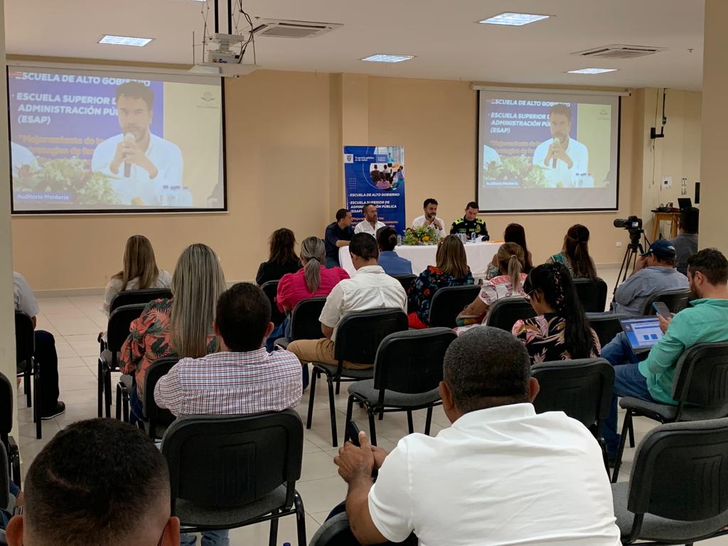 ESAPOficial's tweet photo. Con gran éxito finalizó el foro regional sobre Seguridad Ciudadana en Córdoba. 

Si eres funcionario directivo o asesor y aún quieres participar, ingresa a 👉  https://t.co/pJk5m3i8wz y diligencia el formato de asistencia que se encuentra en el chat. https://t.co/ooNu9XWkuX
