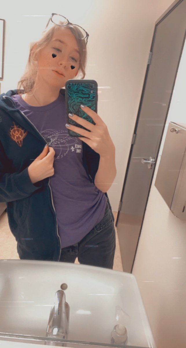 frostclawz's tweet image. New #PBSSpacetime shirt looks so gooood and it’s so comfyyyy 🪐🥰

also I found my Amadian guild hoodie ayo 😂🤓