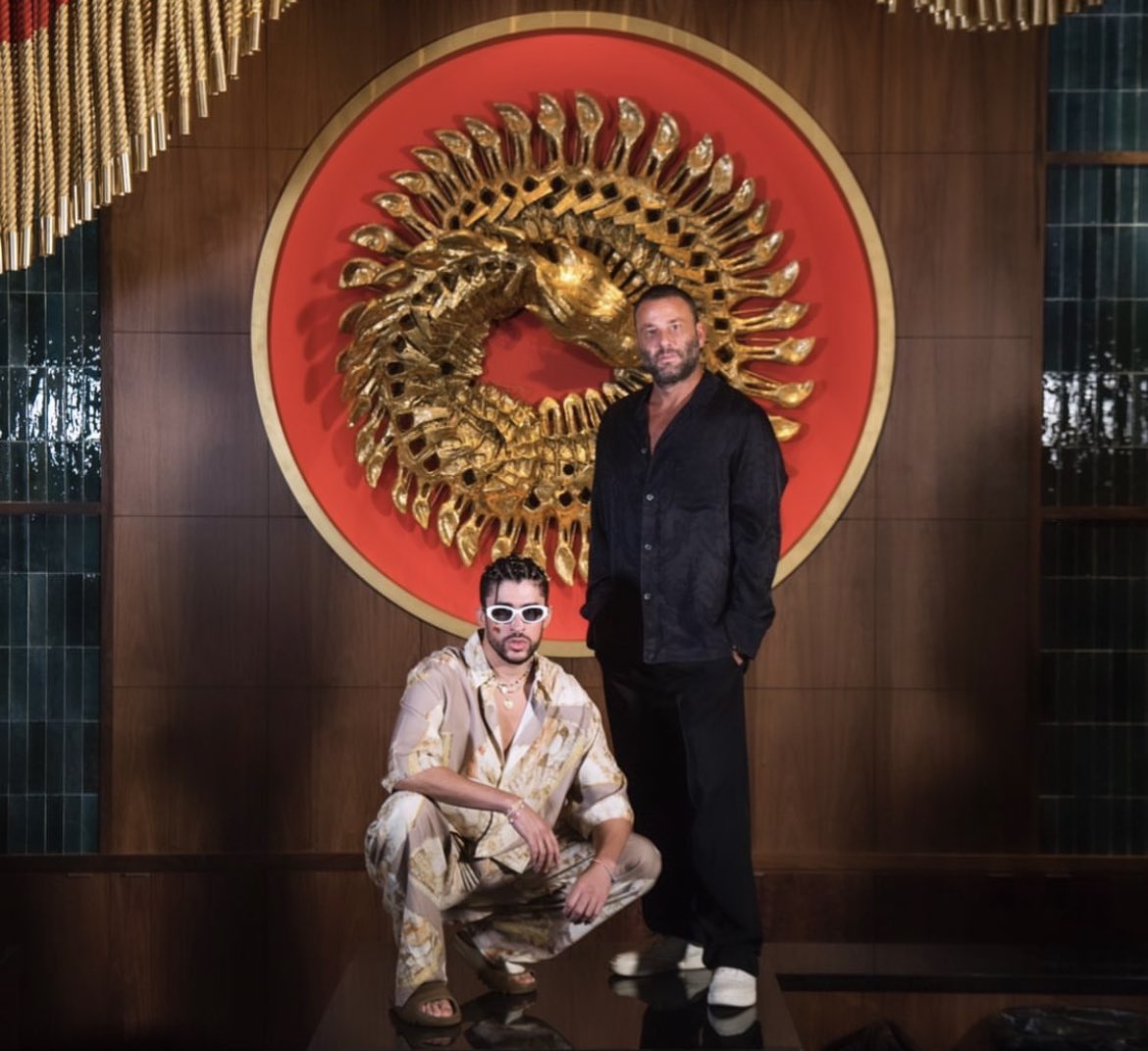 badbunnynetwork's tweet photo. 📸| Bad Bunny x David Grutman. https://t.co/CFx2542lgI