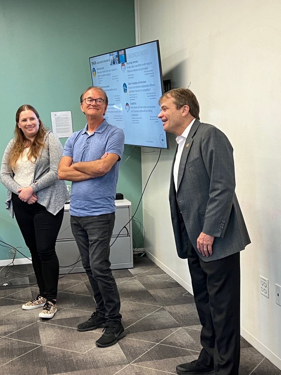 mHUBChicago's tweet photo. mHUB welcomed Congressman @RepMikeQuigley to the innovation center yesterday to speak with the Climate and EnergyTech cohort of the mHUB accelerator!
#RepMikeQuigley #mhubaccelerator #climatetech #energytech https://t.co/iYXAWbJ4X9